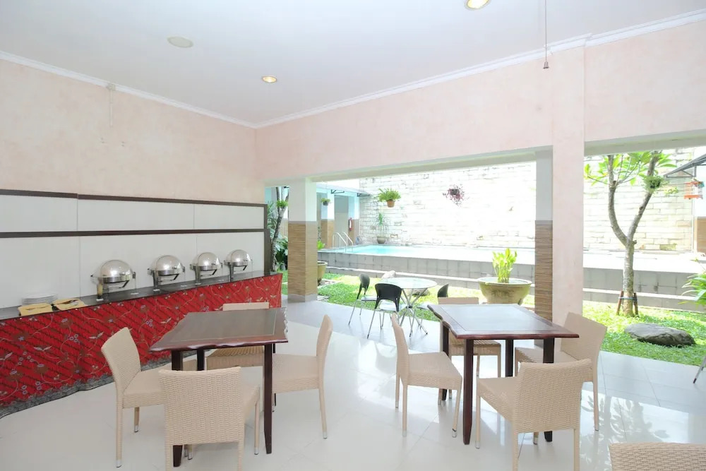 Airy Terminal Tirtonadi MT Haryono 80 Solo