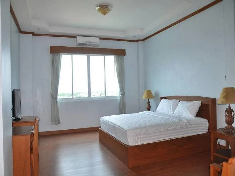 Golden Cherry Hotel