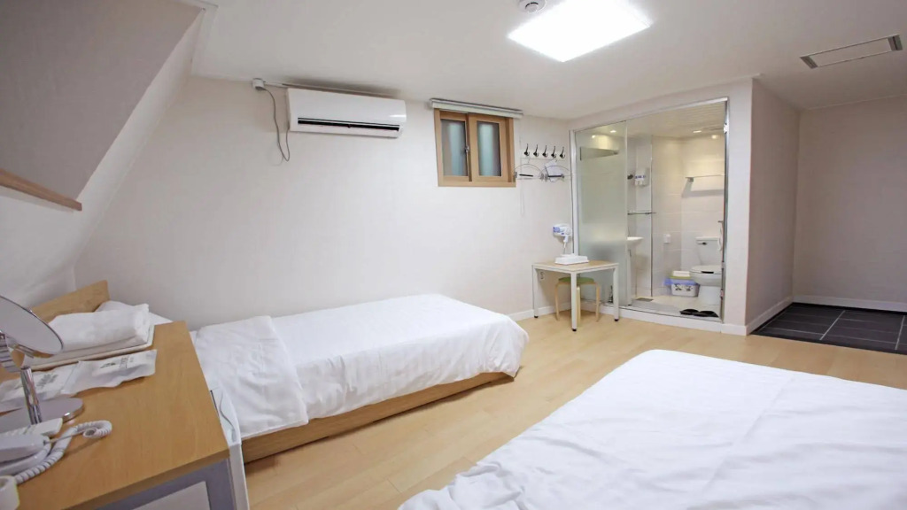 Starria Hostel foreign guest only