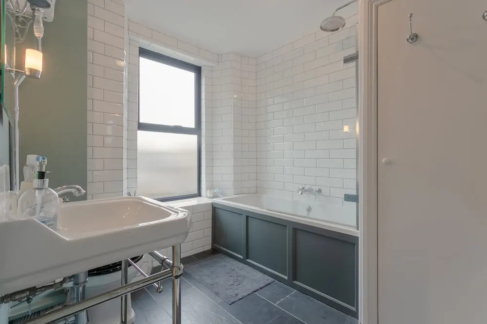 Stunning 2 Bedroom Flat in Converted Church in Bethnal Green