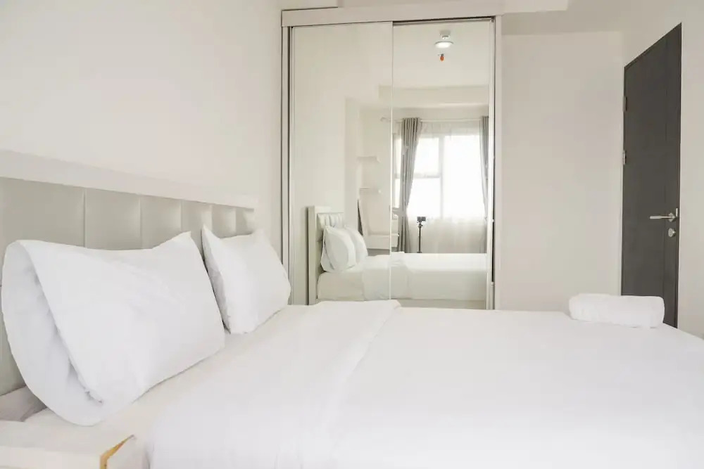 Minimalist And Homey 1Br At Belmont Residence Puri Apartment