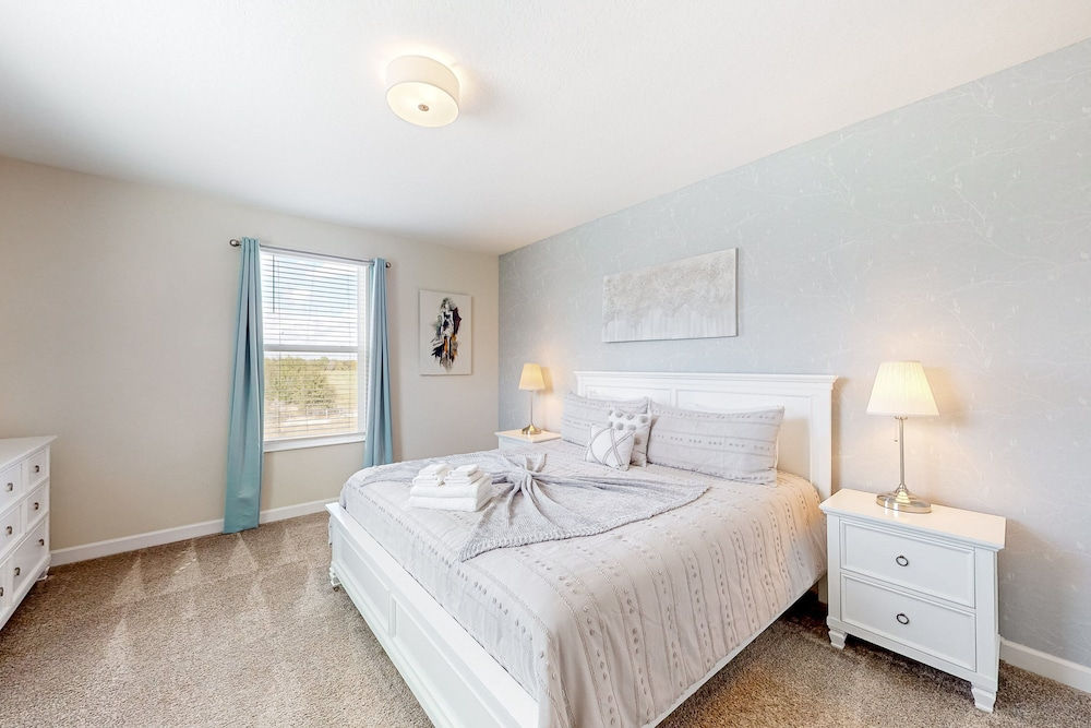 Luxury Home With a Private Pool & Game Room - Resort Amenities, Great Location