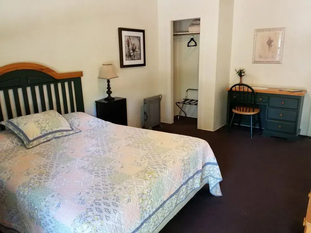 The Manor Motel