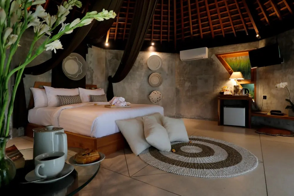 The Sender Pool Suites