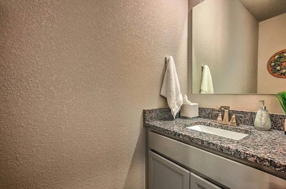 College Station Townhome w/ Furnished Patio!