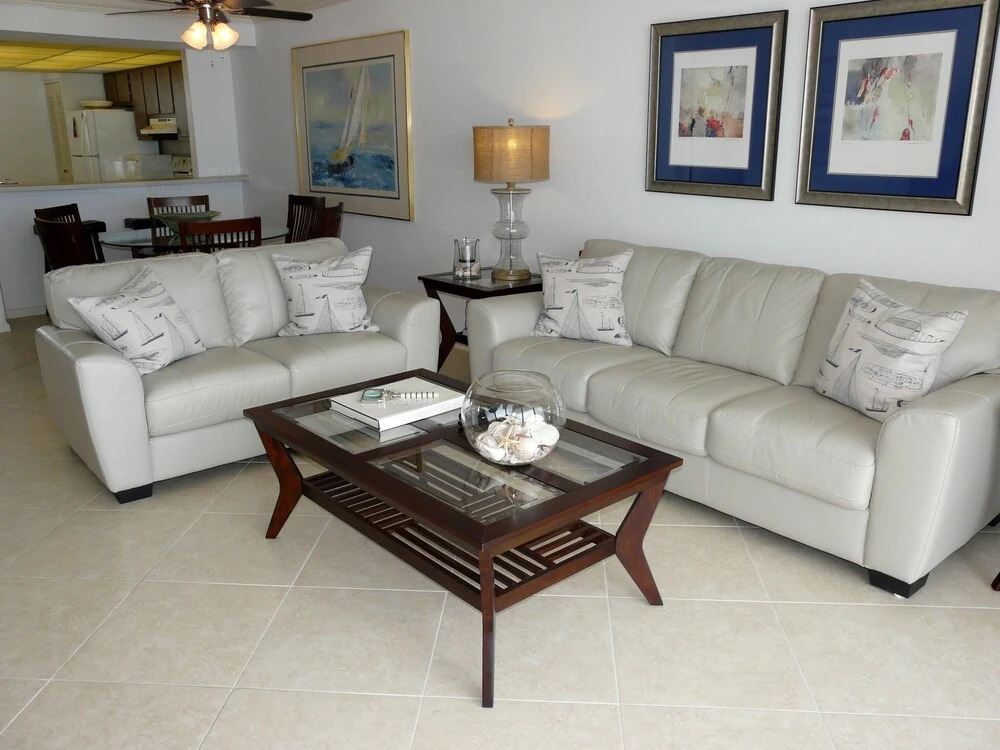 Eye-catching Beachfront Condo With Pool and Nice Views