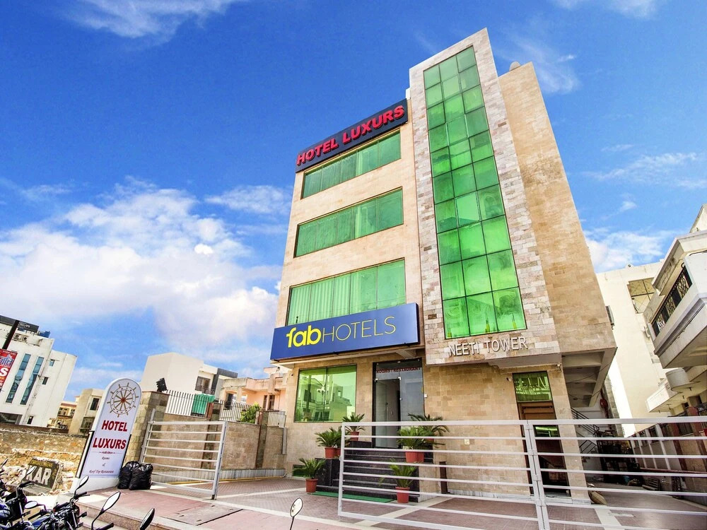 FabHotel Luxurs Gopalpura