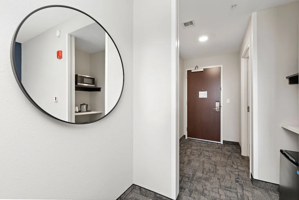 Holiday Inn Express Kansas City North - Parkville by IHG