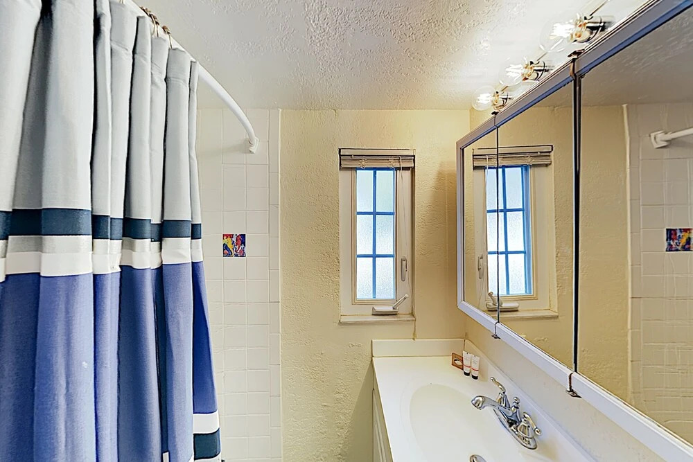 Coastal W/ Patios - Walk 3 Minutes To Beach! 1 Bedroom Condo