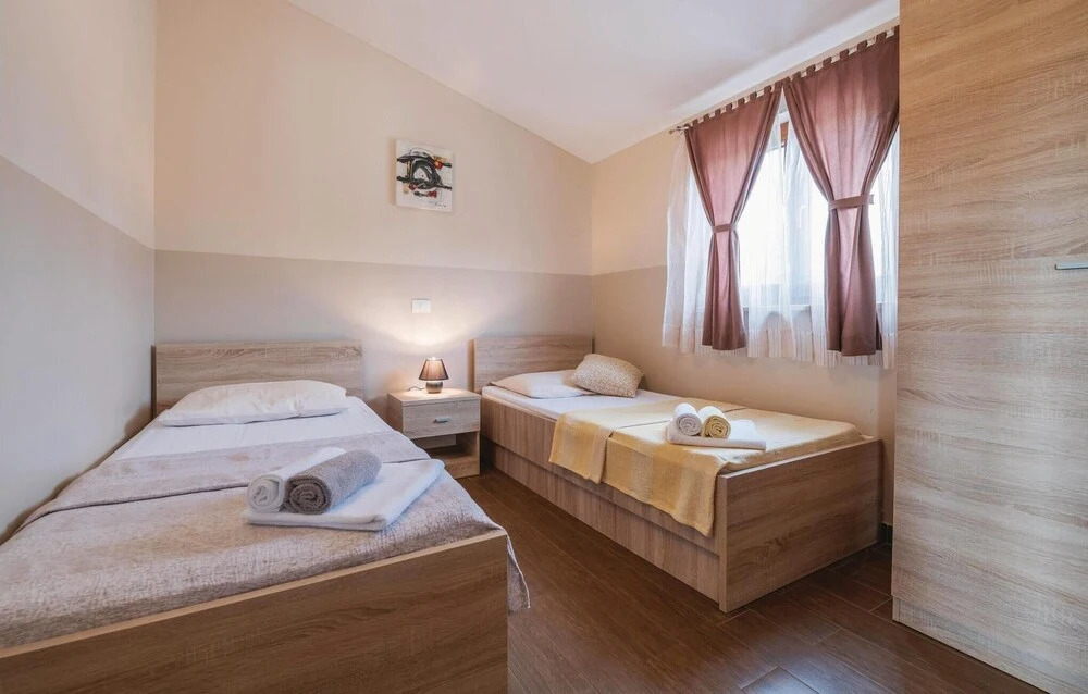 Awesome Home in Vodnjan With Wifi and 2 Bedrooms