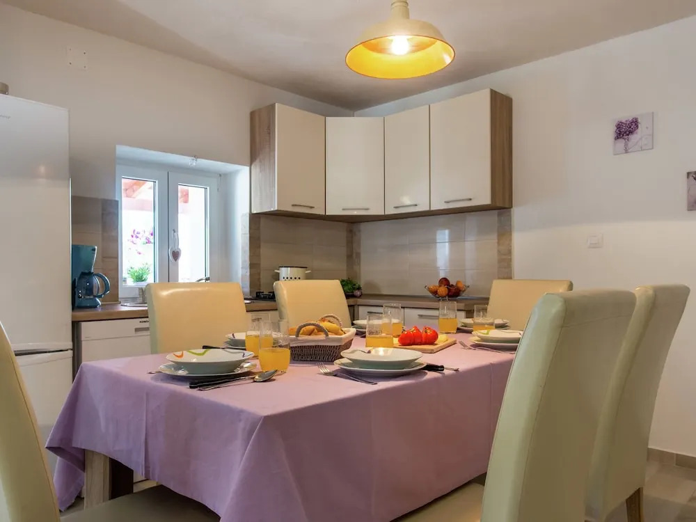 Stylish Villa in Milohnici With Private Terrace