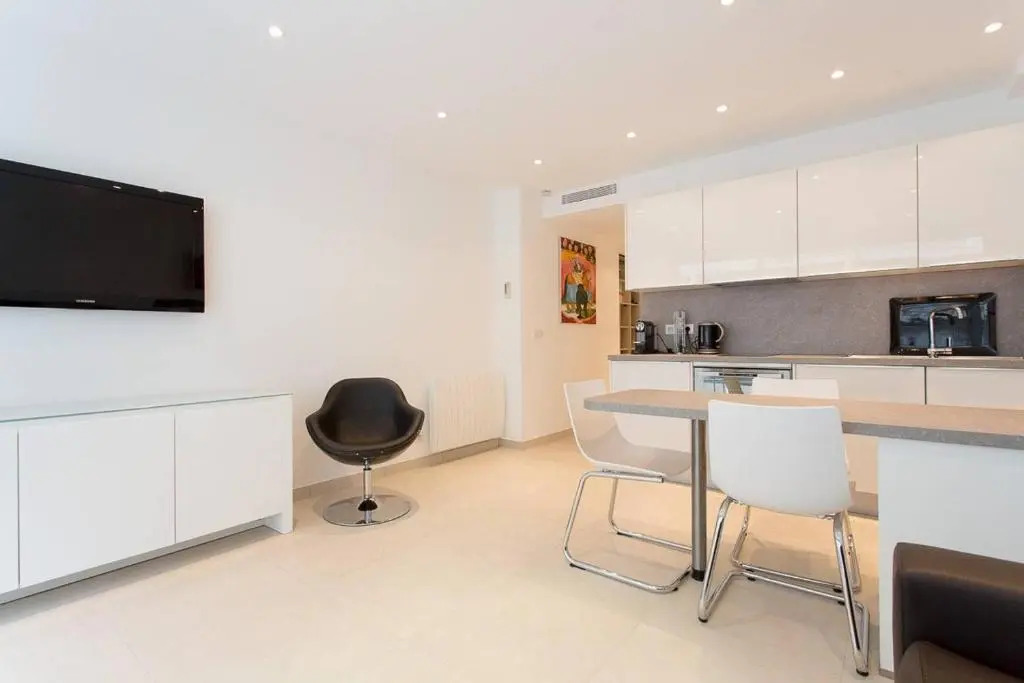 Chic & Modern 1bed Next To Martinez