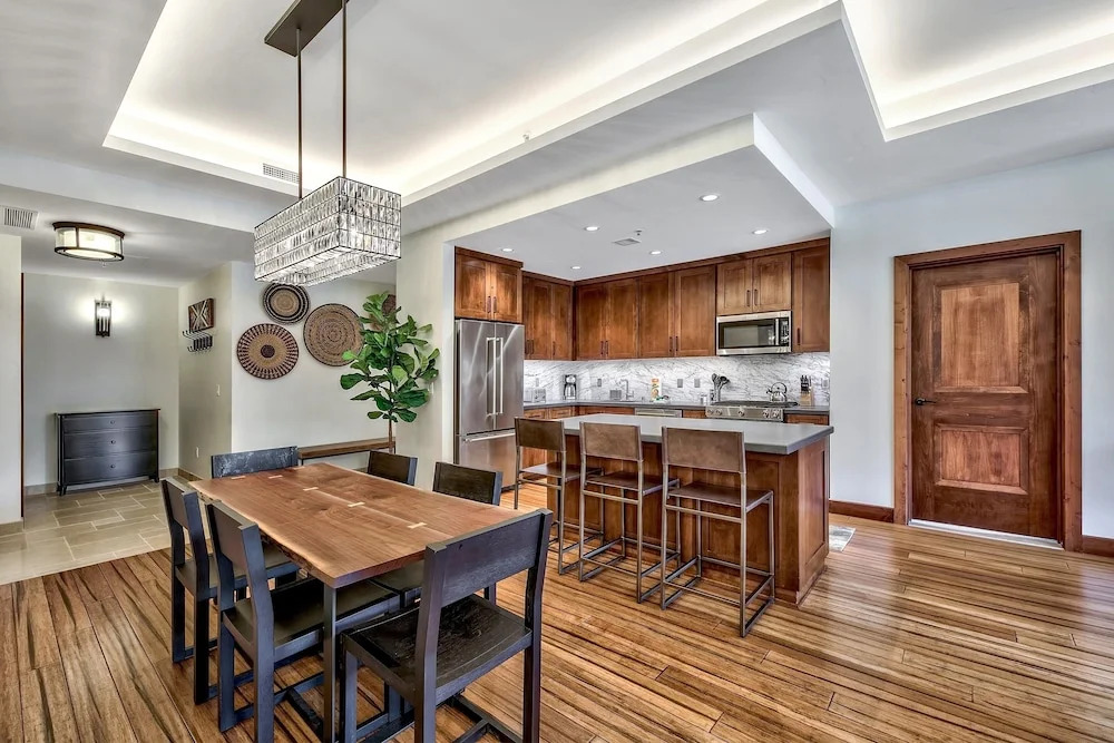 Luxury Three Bedroom Residence Steps From Heavenly Village Condo