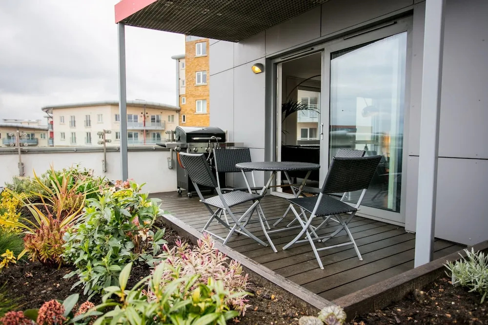 3 Bedroom Apartment With City View