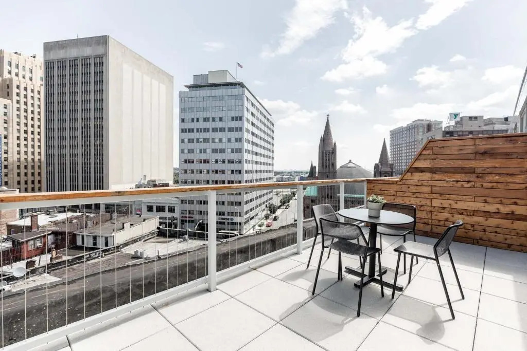 Kislak 601 1BR Penthouse with Stunning Rooftop Terrace