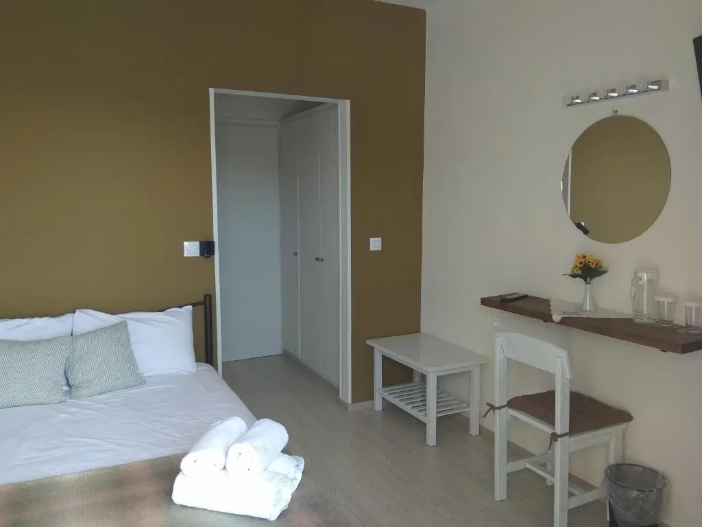 Karavos Hotel