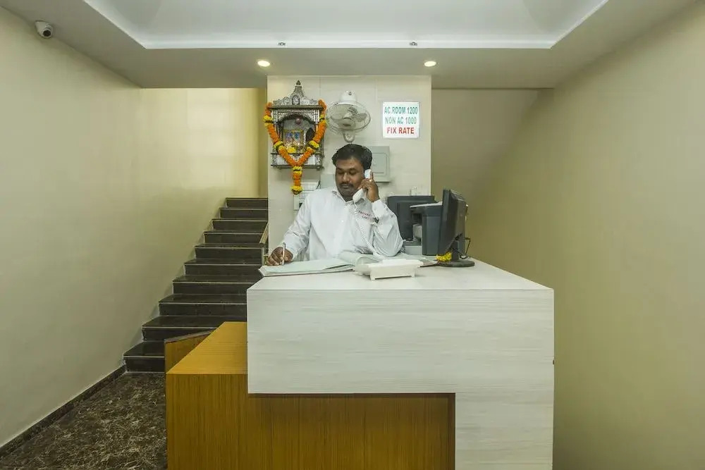 OYO 18610 Hotel Parivar Garden