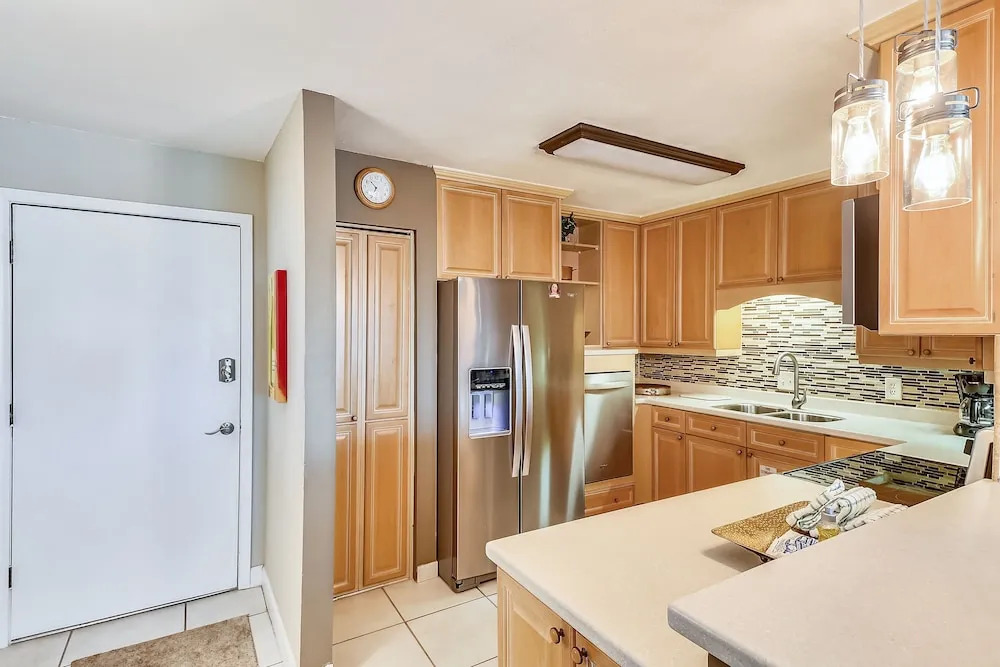 DP 202C Recently renovated 2 bedroom condo near Destin Harbor and amazing views by RedAwning