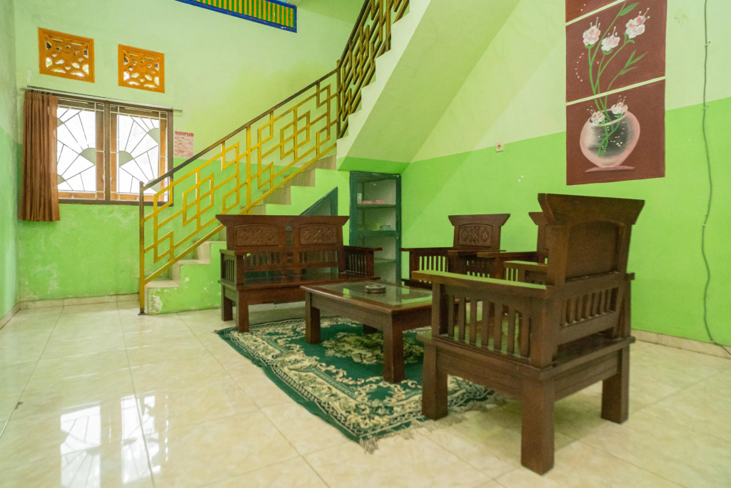 RedDoorz Syariah near Predator Fun Park Batu 2