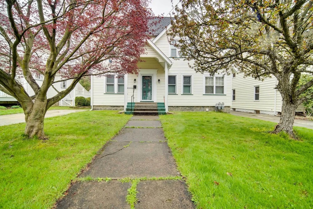Meadville Apartment w/ Deck < 2 Mi to Allegheny!