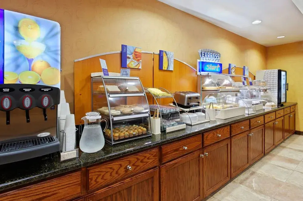 Holiday Inn Express & Suites Malvern, An Ihg