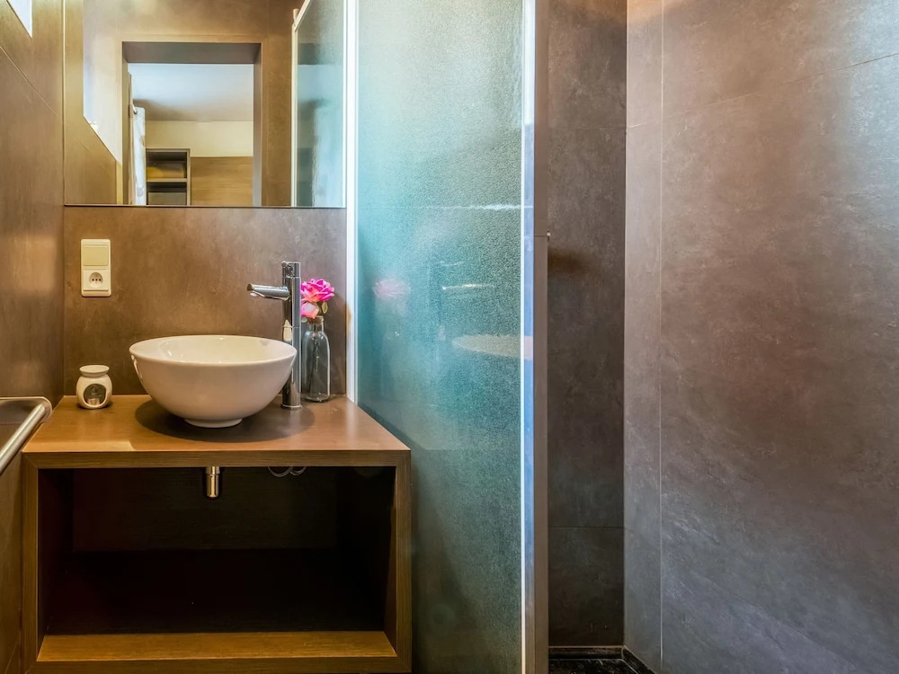 Charming Cottage with Hot Tub & Sauna, High Fens