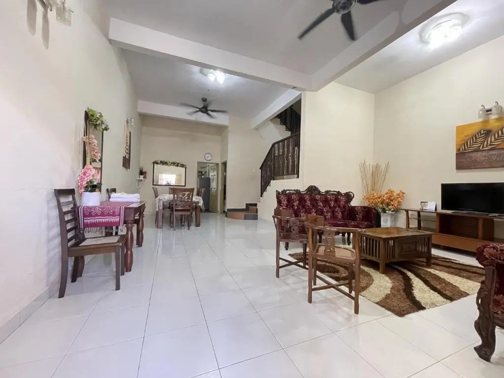 Near Beach and Airport - Ivana Homestay Unit C1