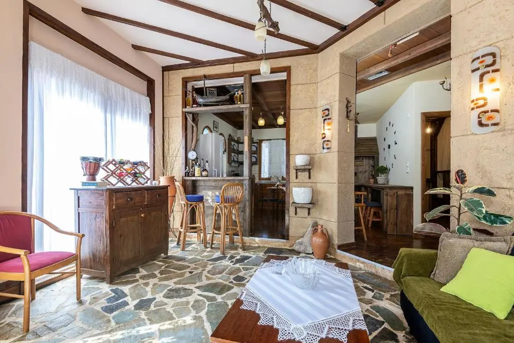 Selana House