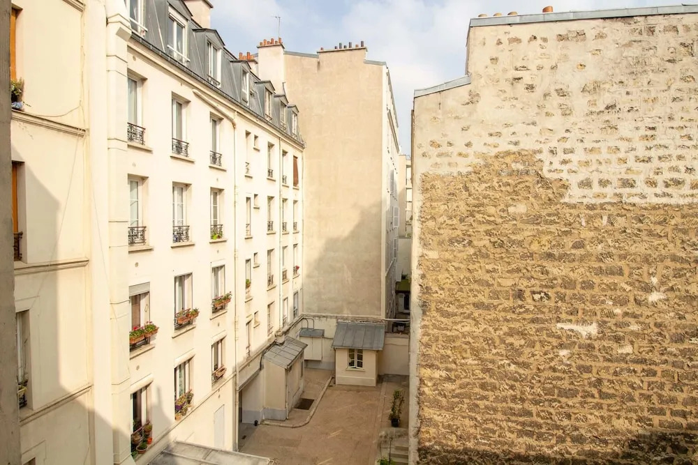 Beautiful apartment in BEAUGRENELLE