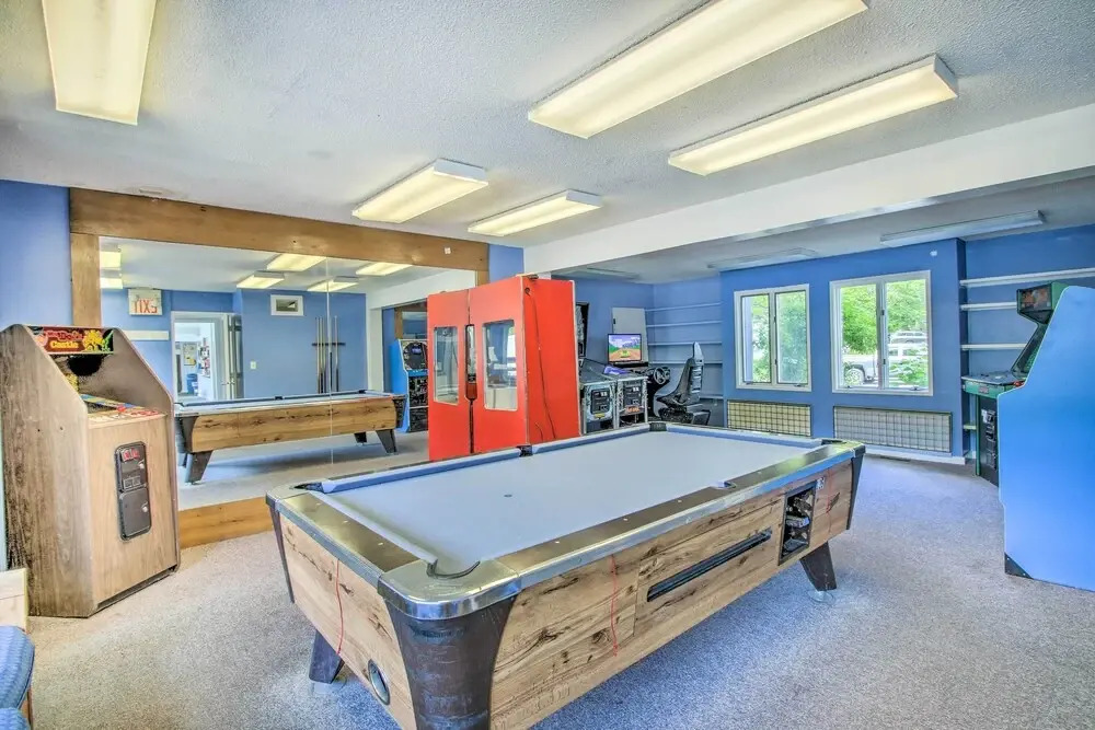 Cozy Lincoln Condo ~ 1 Mi to Loon Mountain!