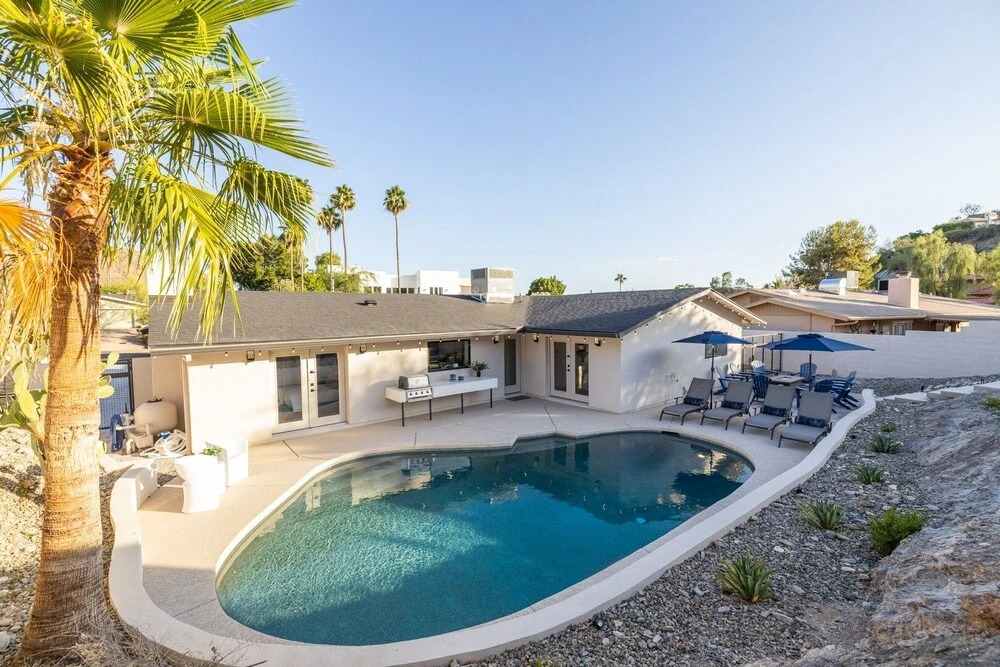 Phoenix 22nd St 4 Bedroom Home by RedAwning