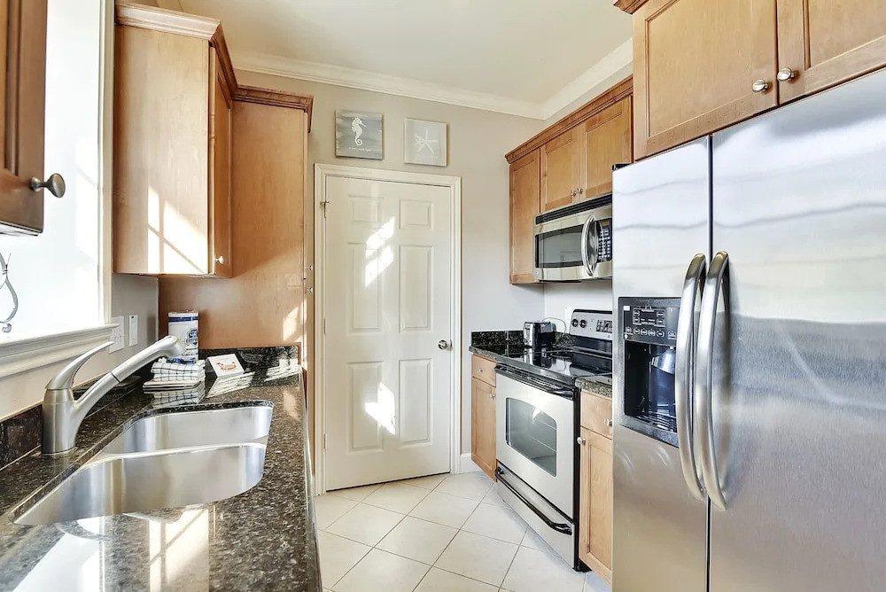 Dawn 813-Poolside Pleasure - 1 Br Condo