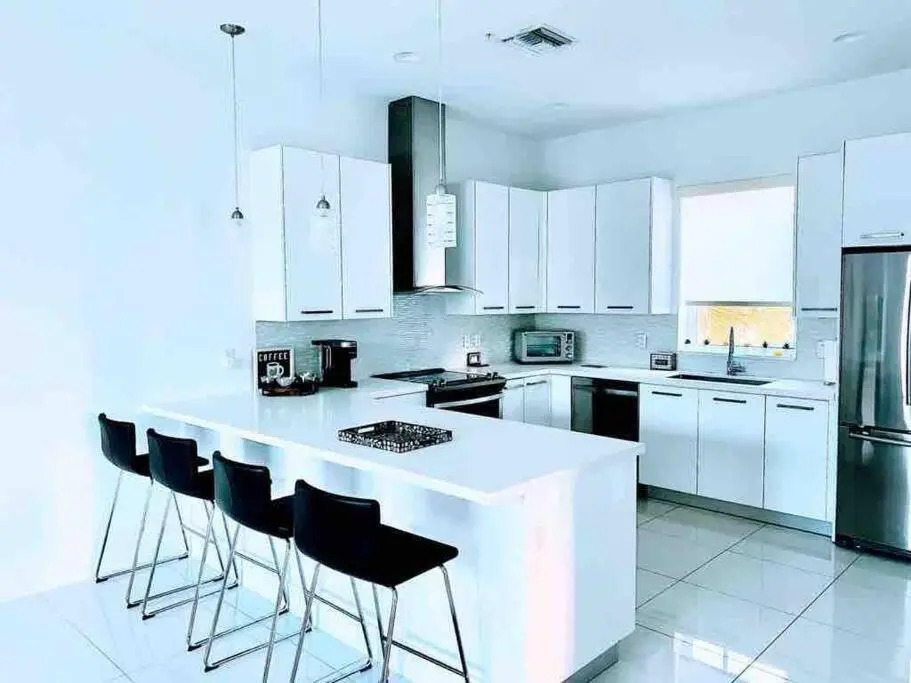 Ocean Front contemporary 3 Bedroom townhouse.