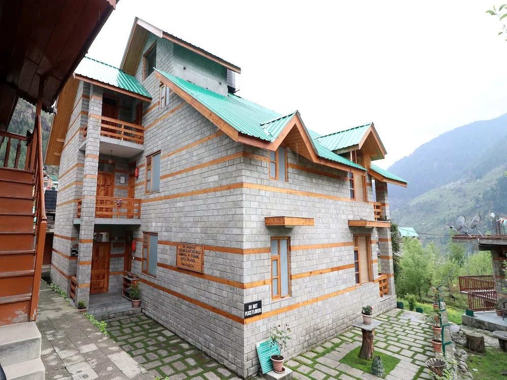 OYO 13875 Home Luxury 3BHK Hill View