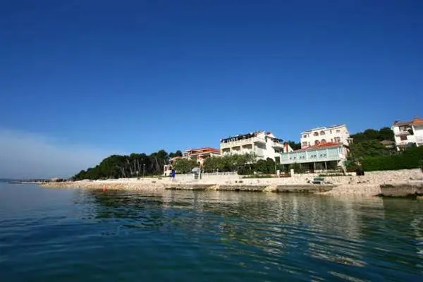 SEGET ESTATE Beachfront Oasis & Tradition