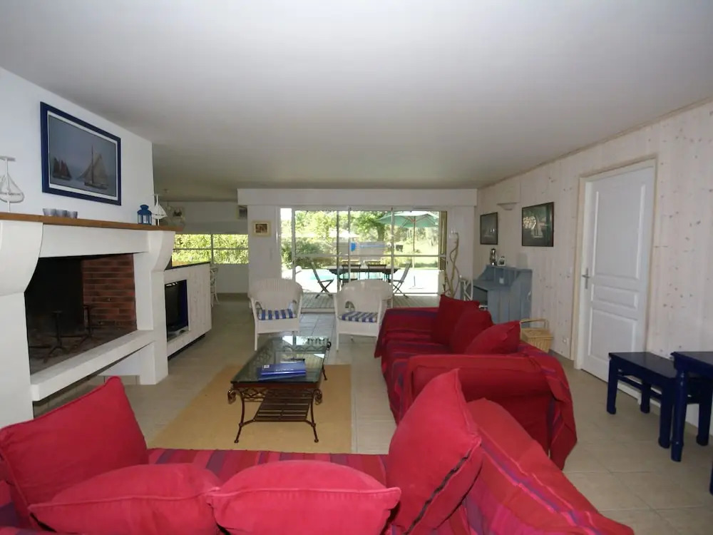Nice villa with a private swimming pool, 900m from the beach