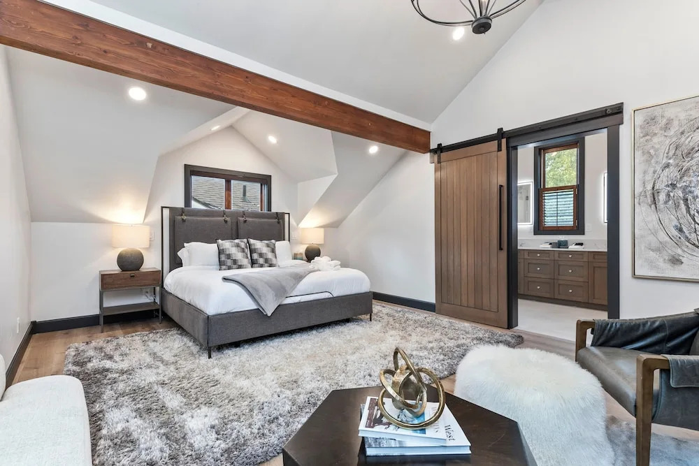 909 Park Ave 5 Bedroom Home by RedAwning