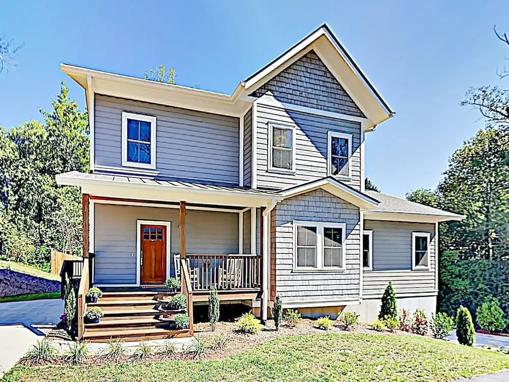 New Listing! Weaver: A Modern Lake Louise Gem 4 Bedroom Home