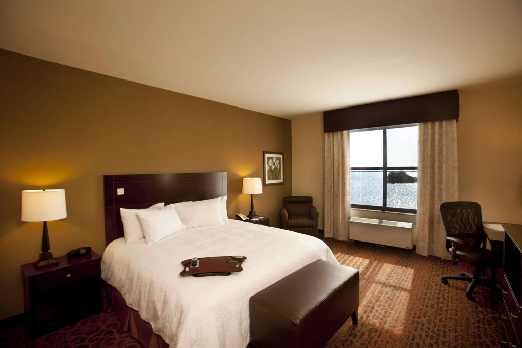 Hampton Inn Marquette-Waterfront