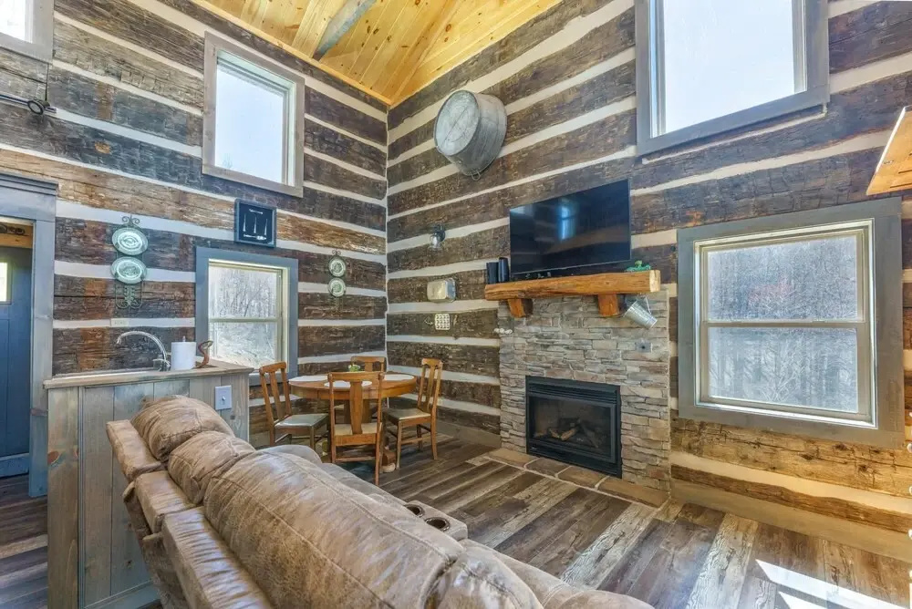 Sheriff s Cabin Mountain View Hot Tub Antique Logs Featured on Barnwood Builders Great Location