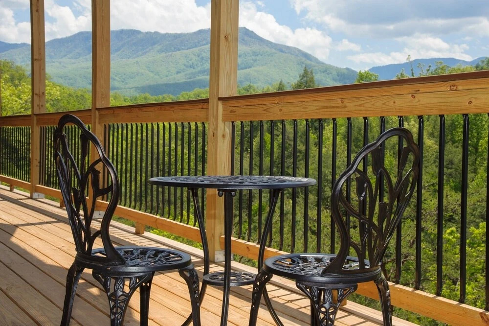 Foxwood Mansion 14 Bedroom Cabin by RedAwning