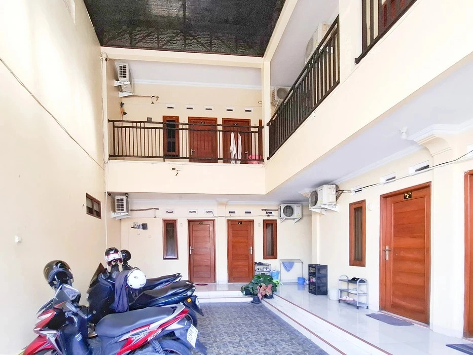 Mas Klimis Guesthouse Pakuwon Mall Mitra RedDoorz