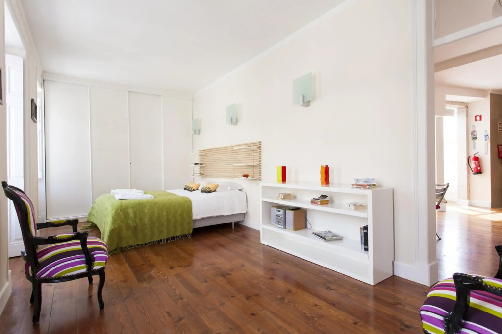 ALTIDO Spacious and bright 1-bed flat with city views in Lapa