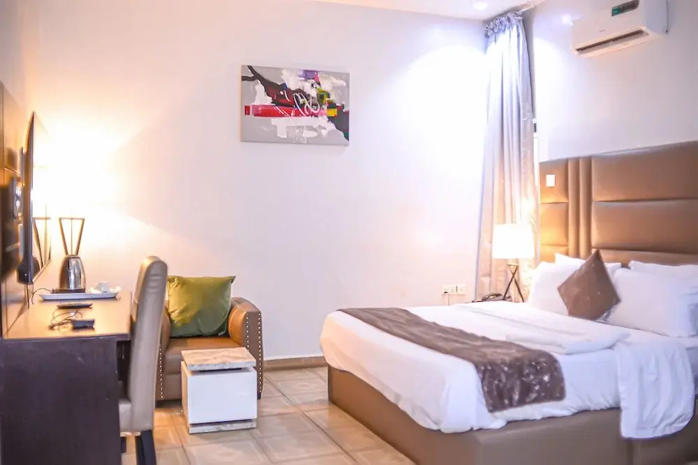 Mainstay Luxury Hotel