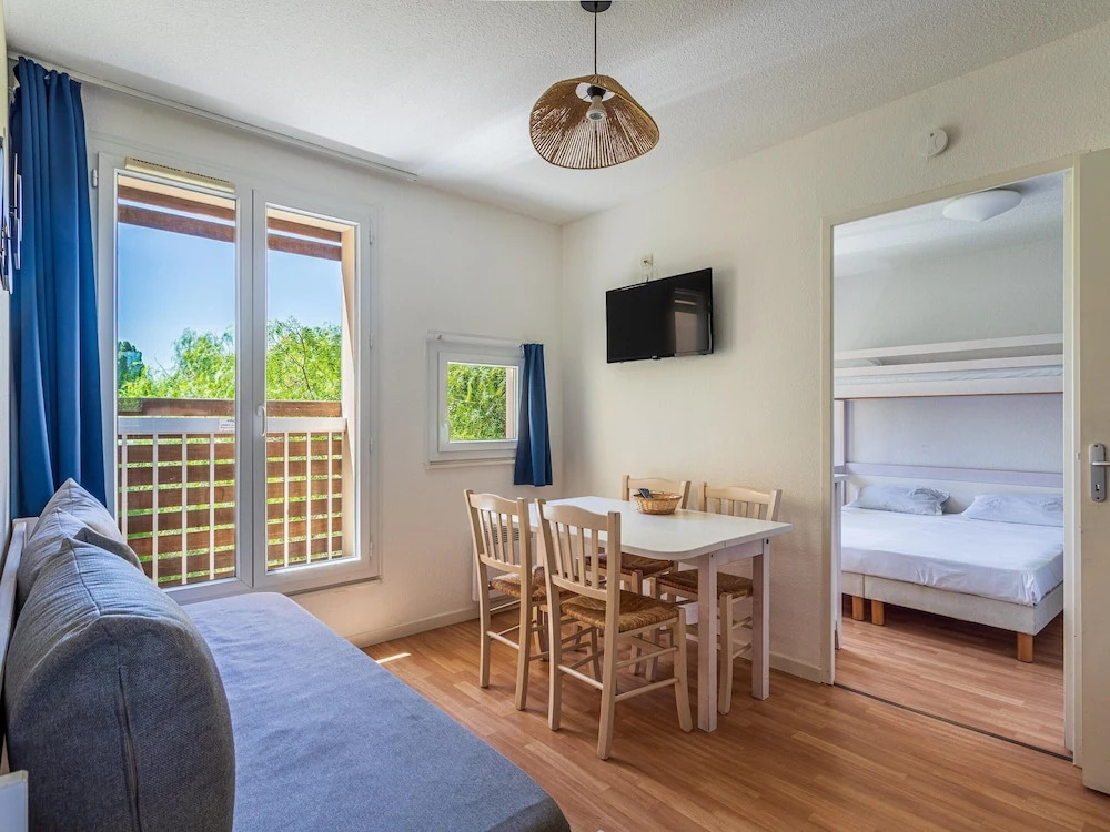 Spacious Chic Stay Near Golden Isles
