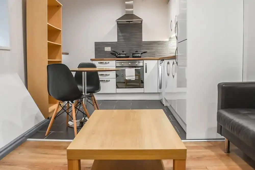 Modern and Bright 1 Bedroom Apartment