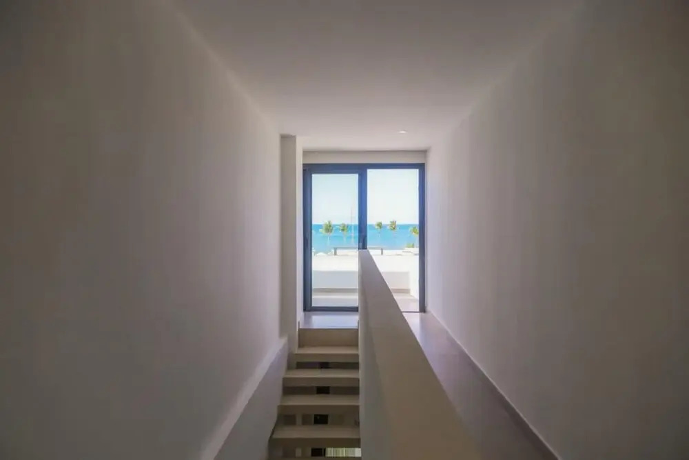 Elegant and Spacious Penthouse With Ocean View