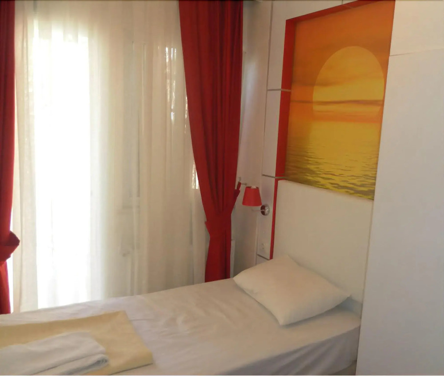 Hotel La White