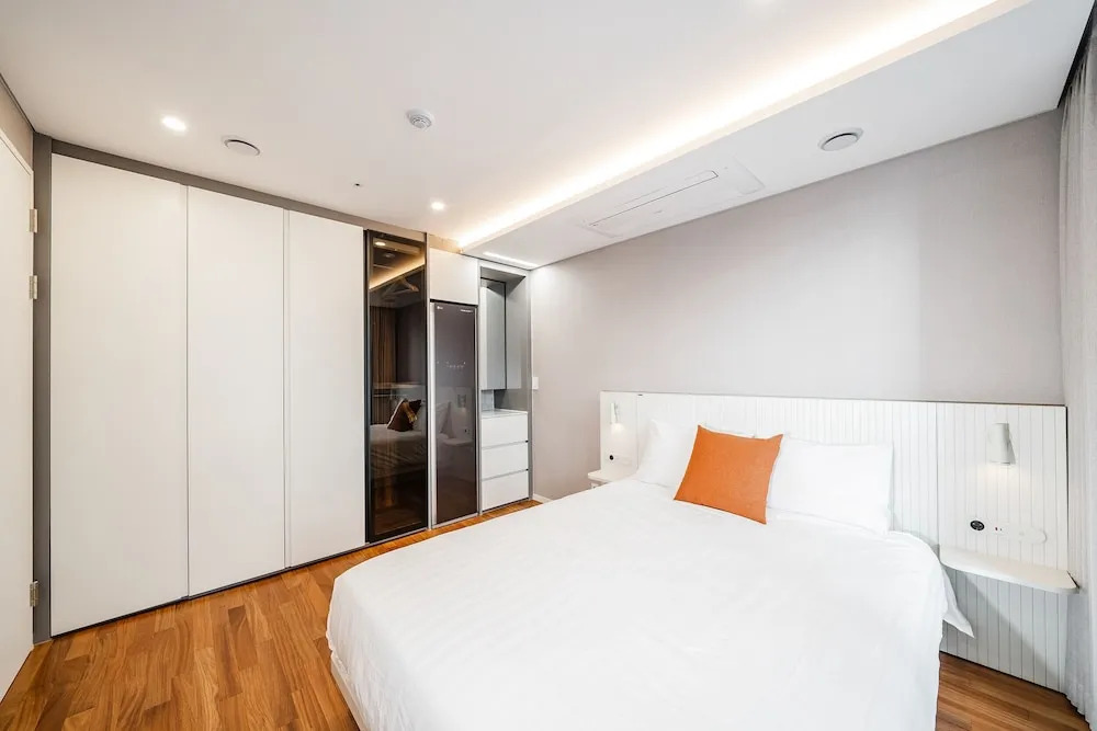 Seocho Intoraon Hotel and Residence