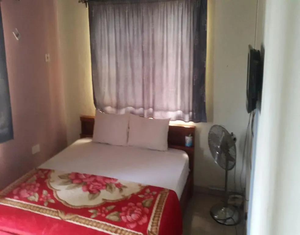 Hotel C & M